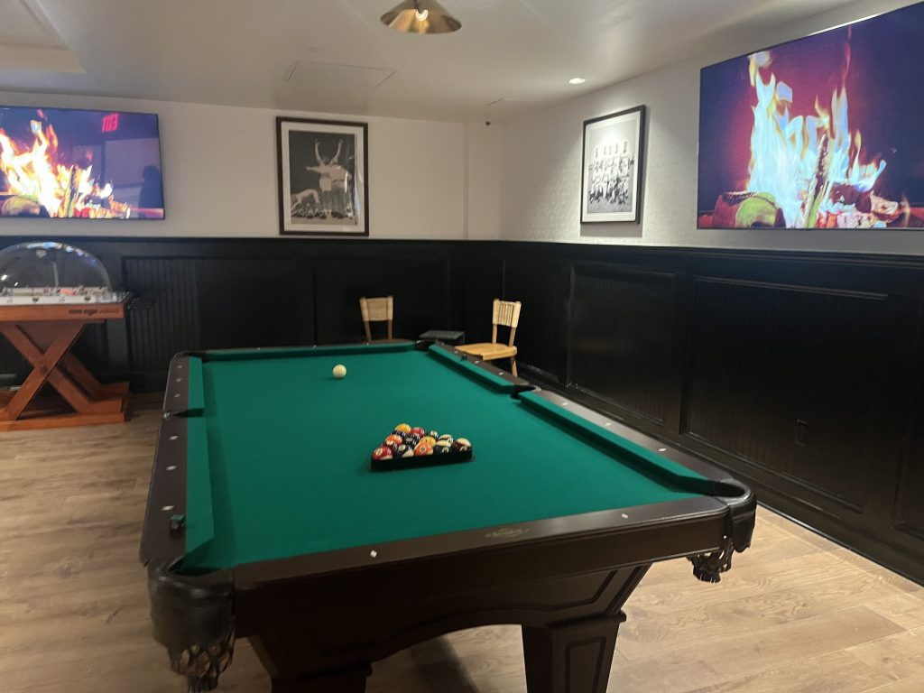 sportingclub_pooltable