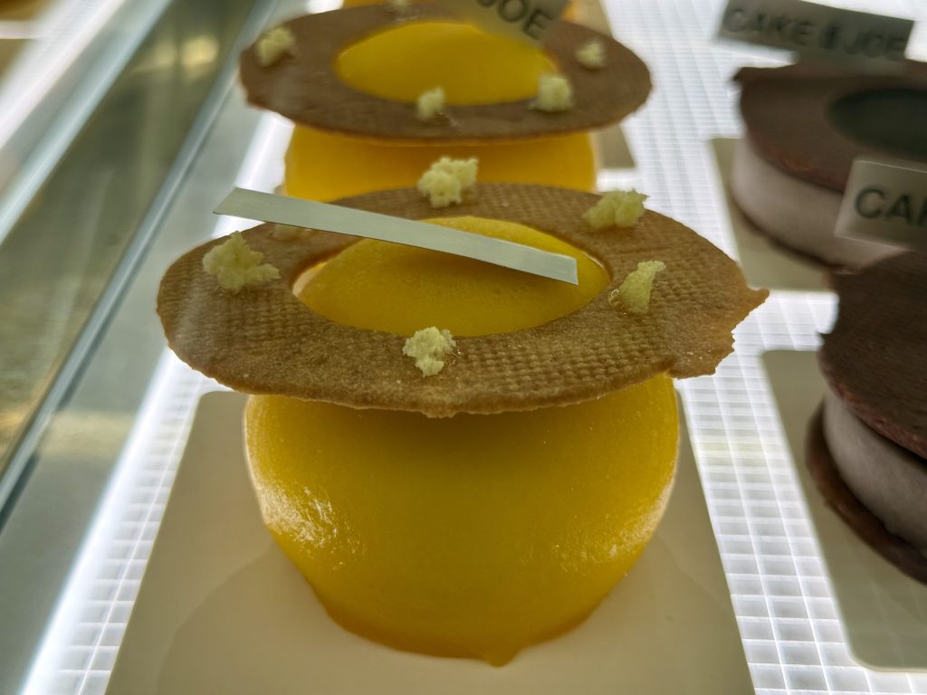 cake-joe-yellow-sphere-mousse-close-up.jpg