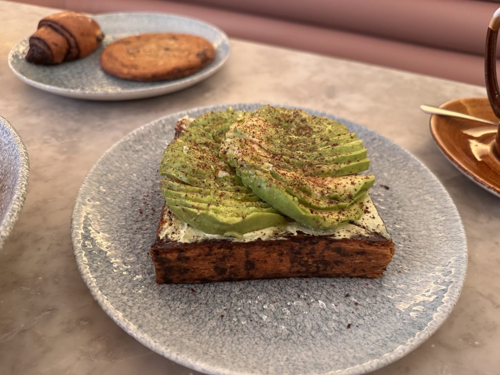 kfar-avocado-kubaneh-toast-sumac.jpg