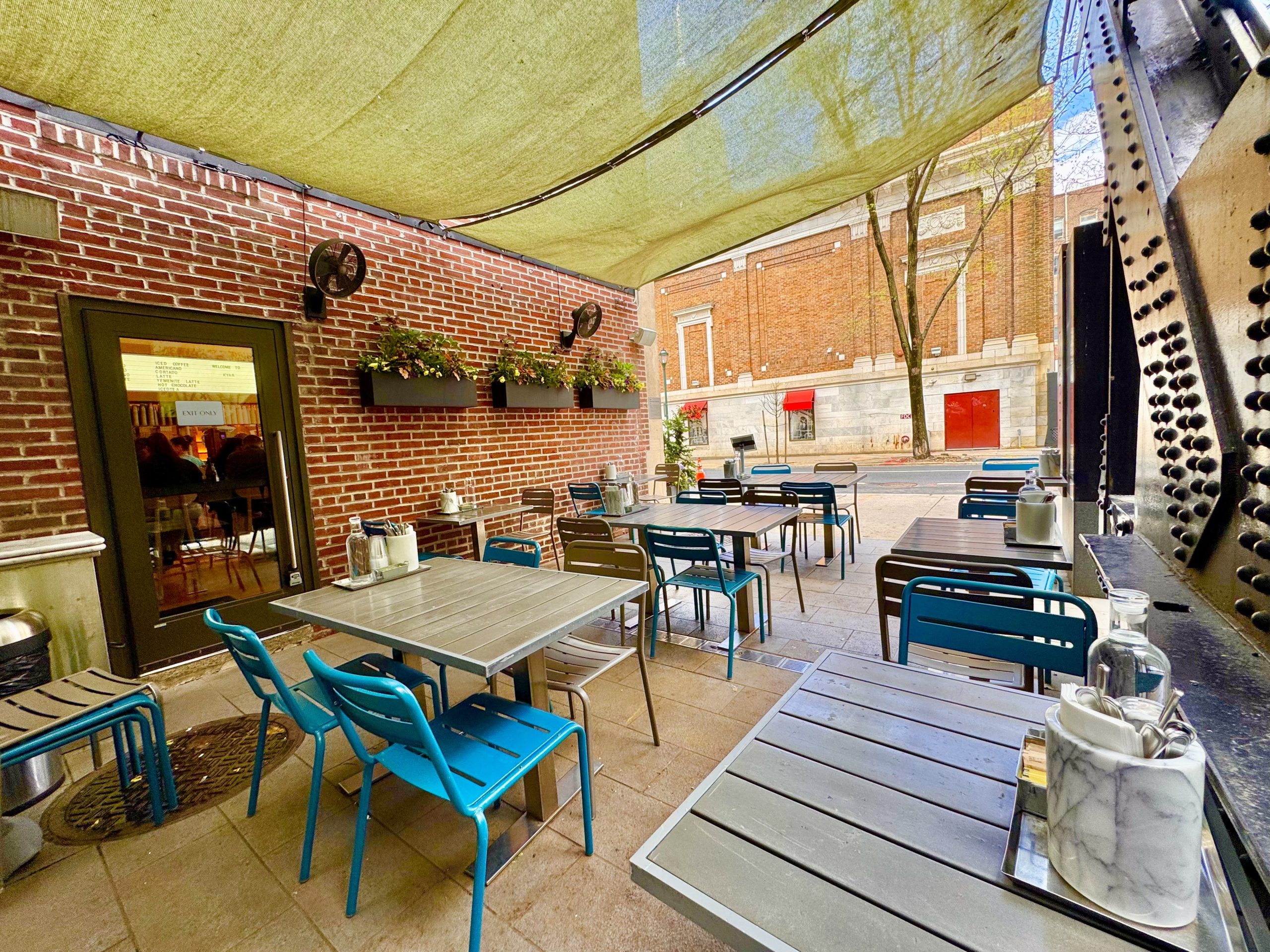 kfar-outdoor-seating-spring-rittenhouse.jpg