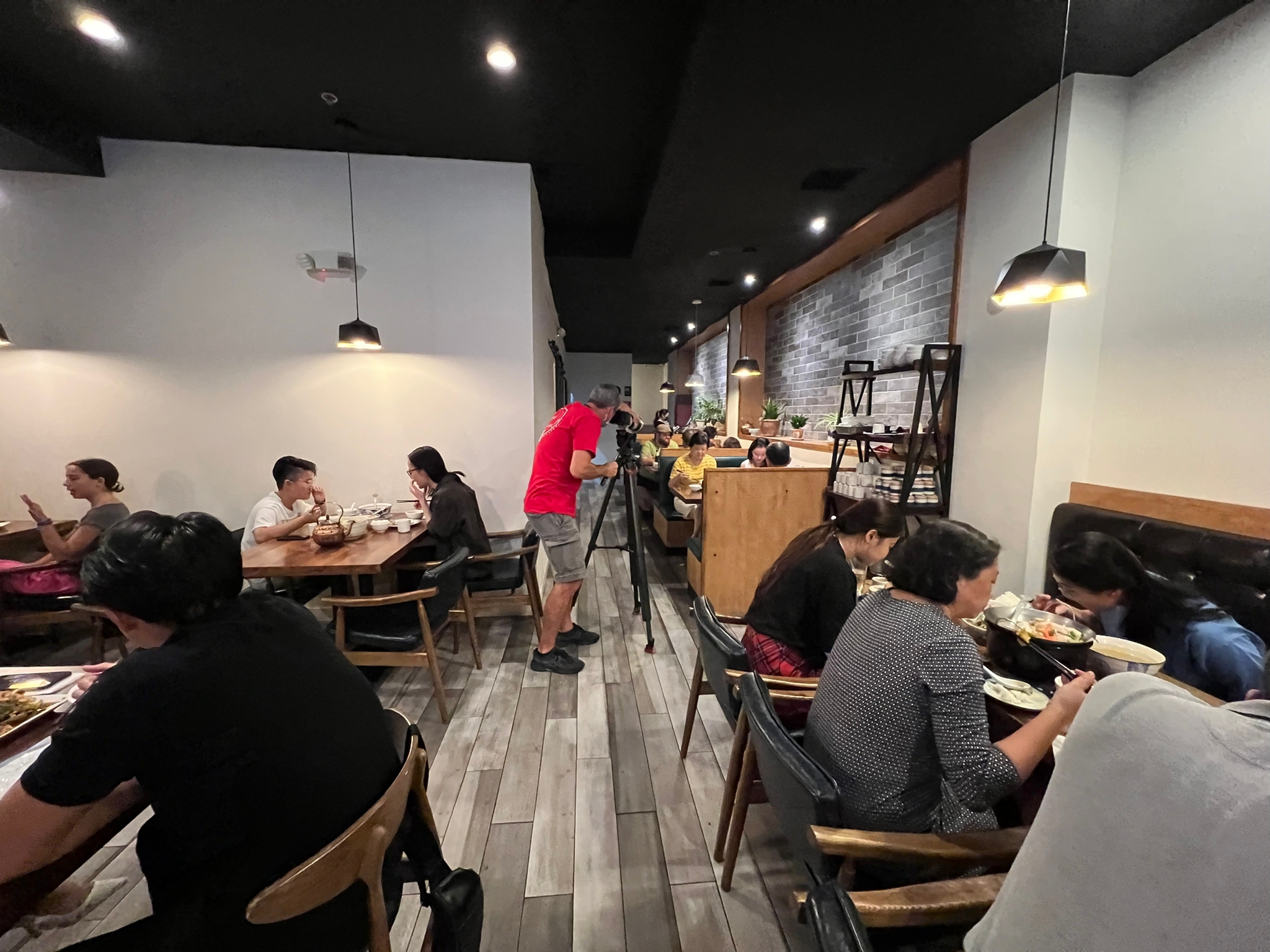 emei-chinatown-dining-room-customers.jpg