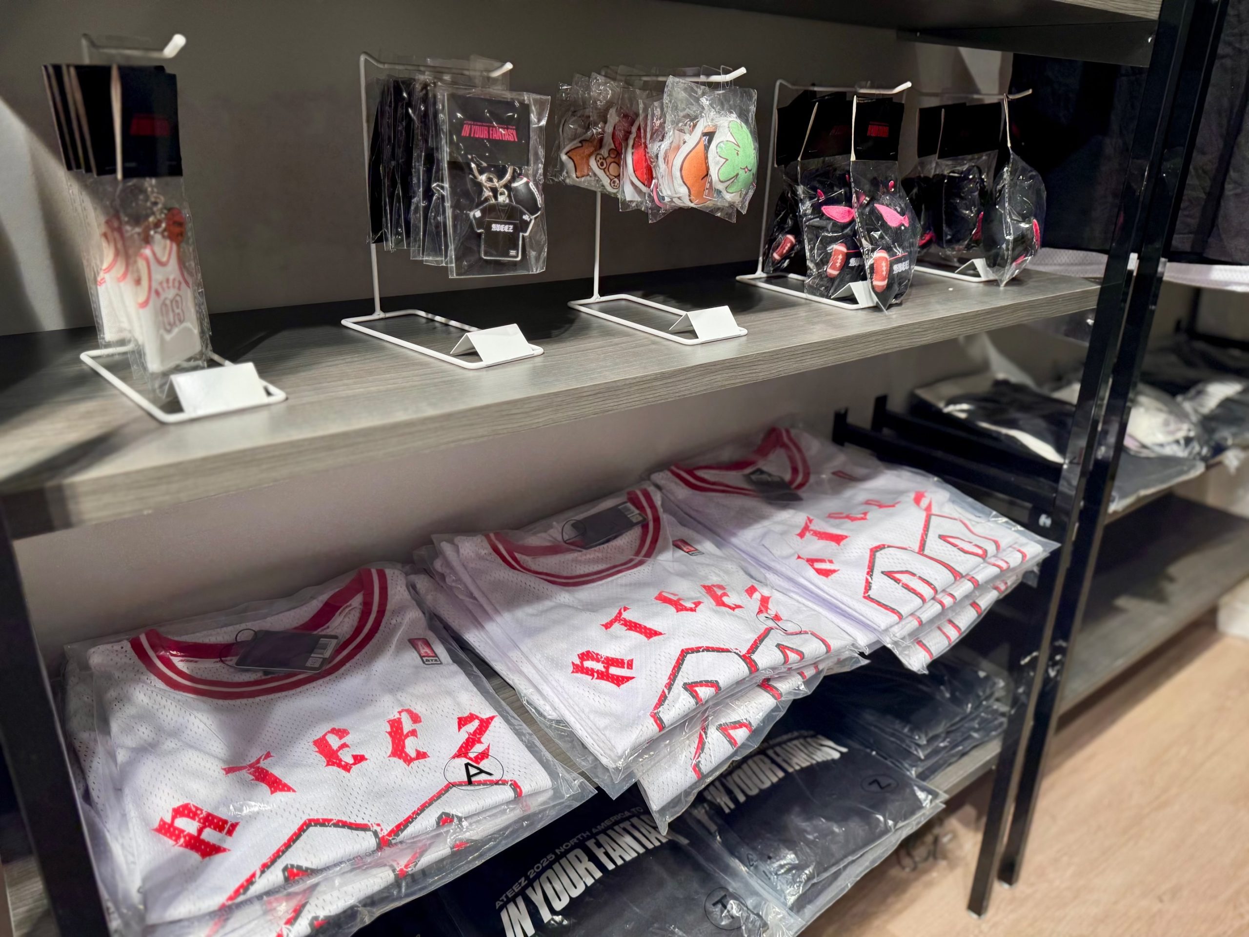 kpop-nara-ateez-jerseys-merch-display