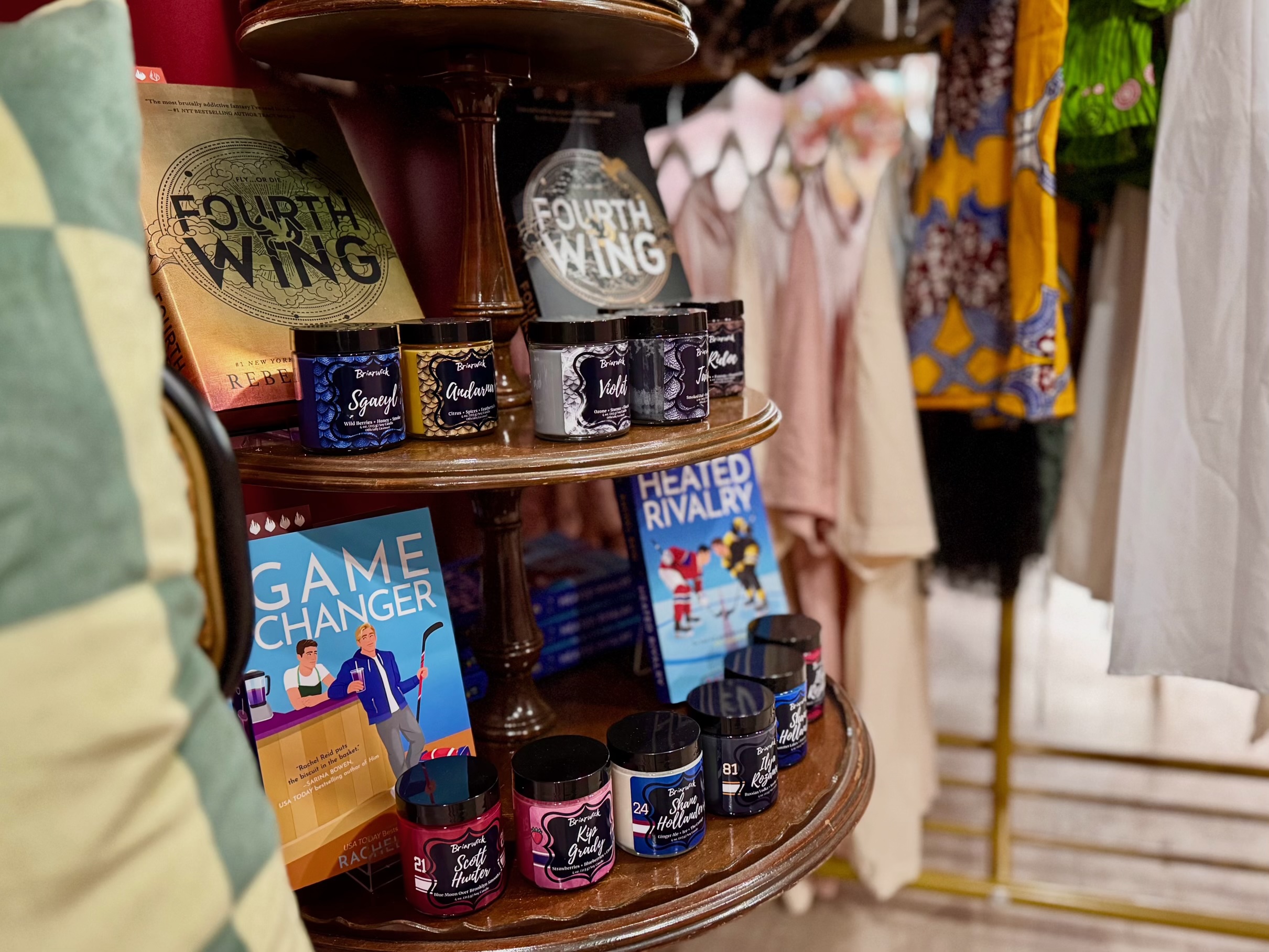 madcat-brewtique-fourth-wing-romance-candles