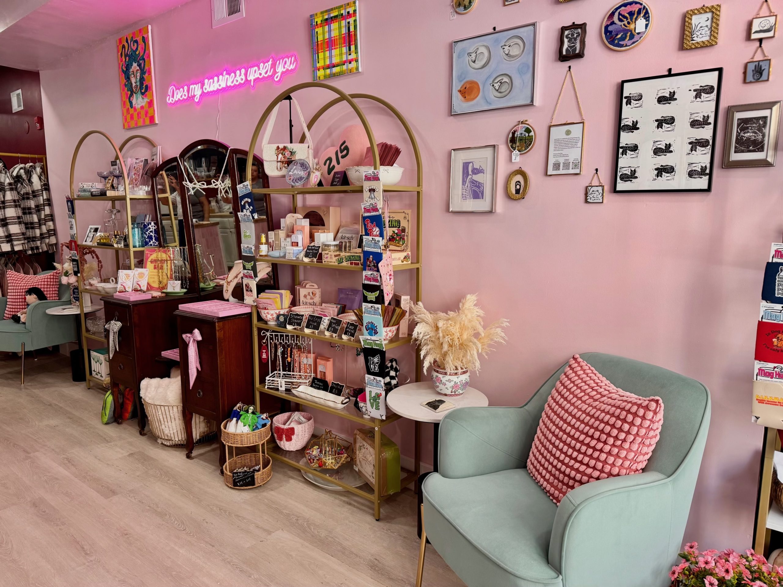 madcat-brewtique-interior-pink-neon-sassiness