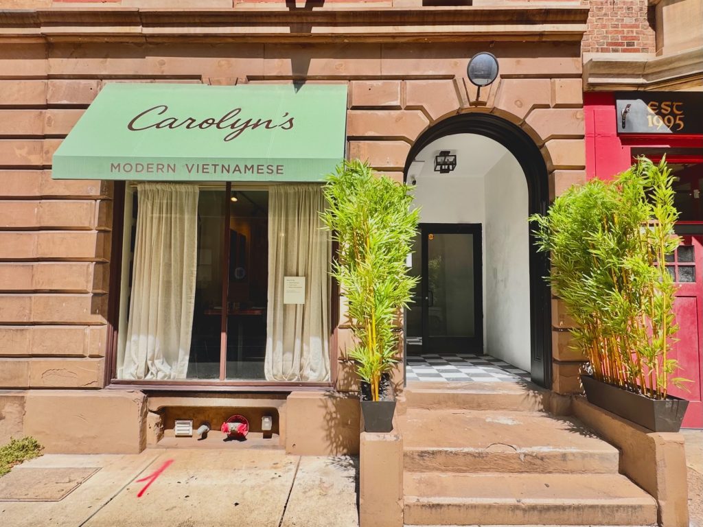 carolyns-modern-vietnamese-2015-walnut-street-exterior