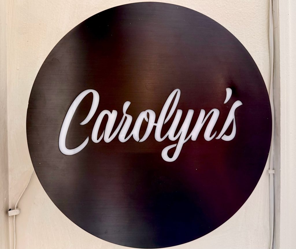 carolyns-vietnamese-script-logo-signage