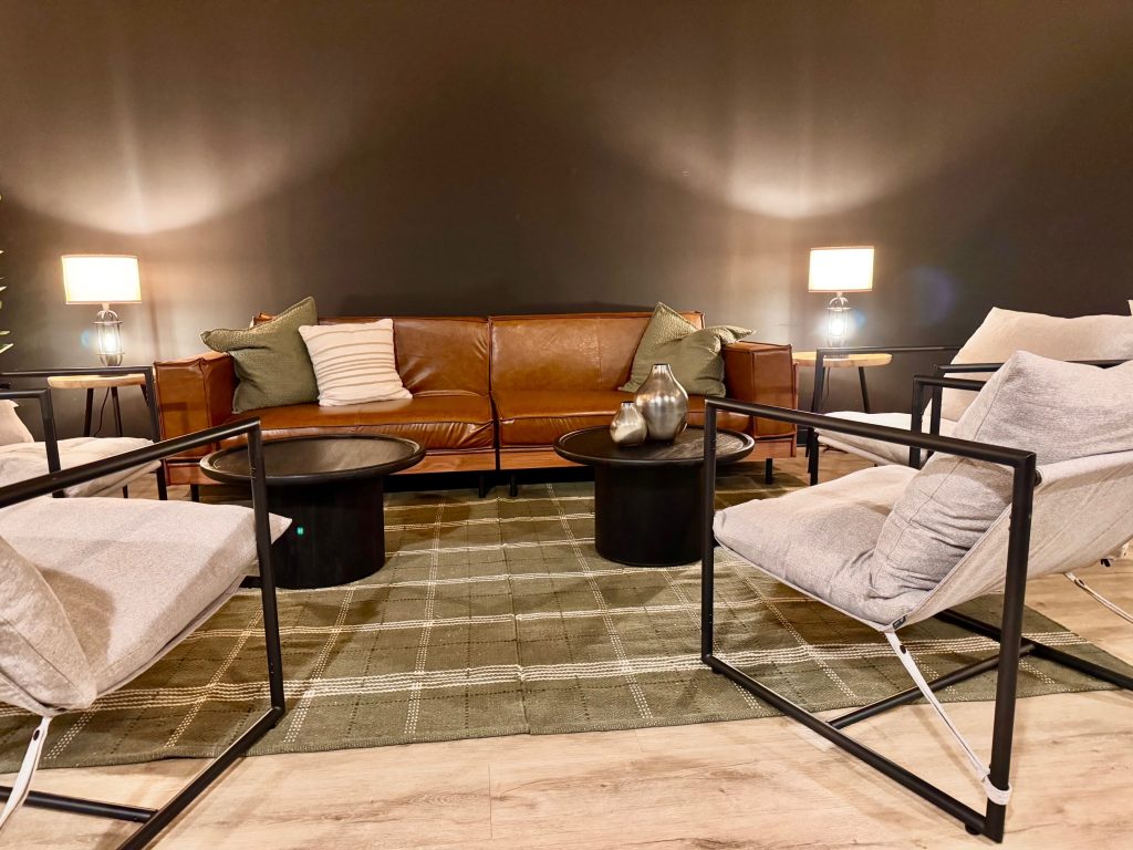 gather-athletic-club-member-lounge-seating