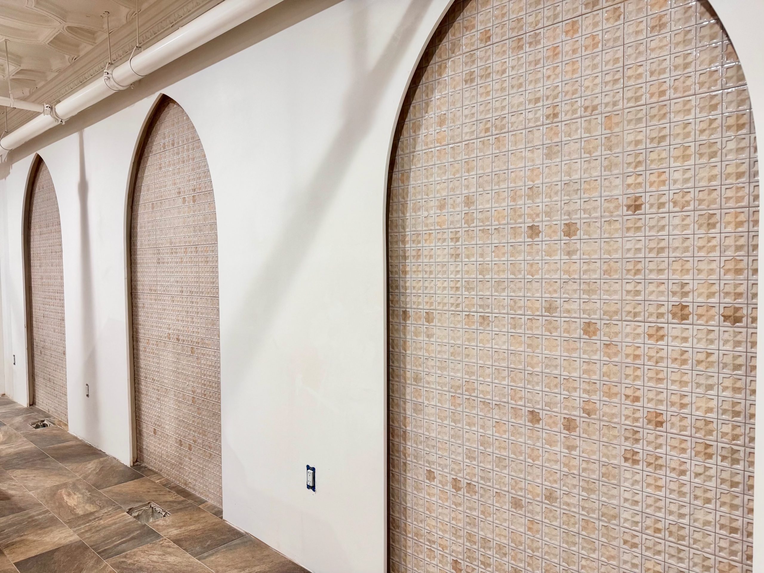 haraz-backlit-arched-niches-tilework