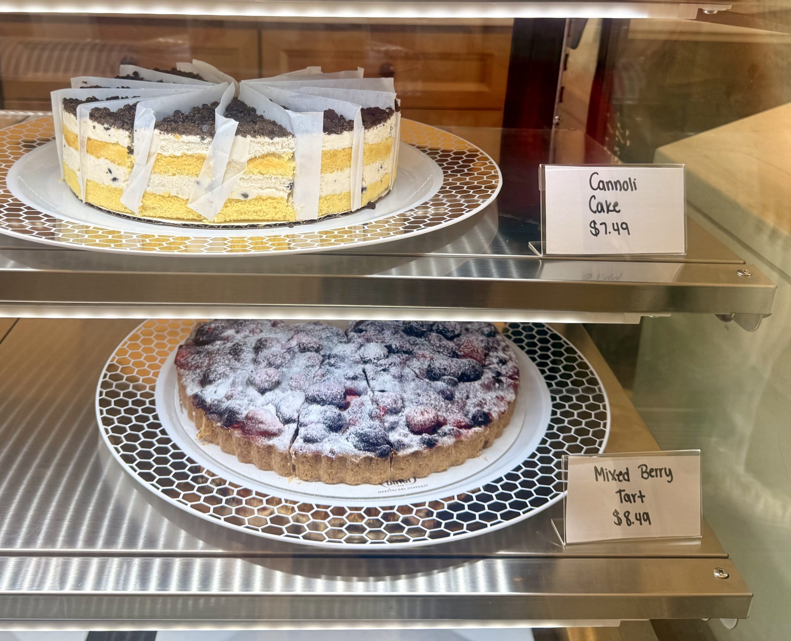haraz-cannoli-cake-berry-tart-display