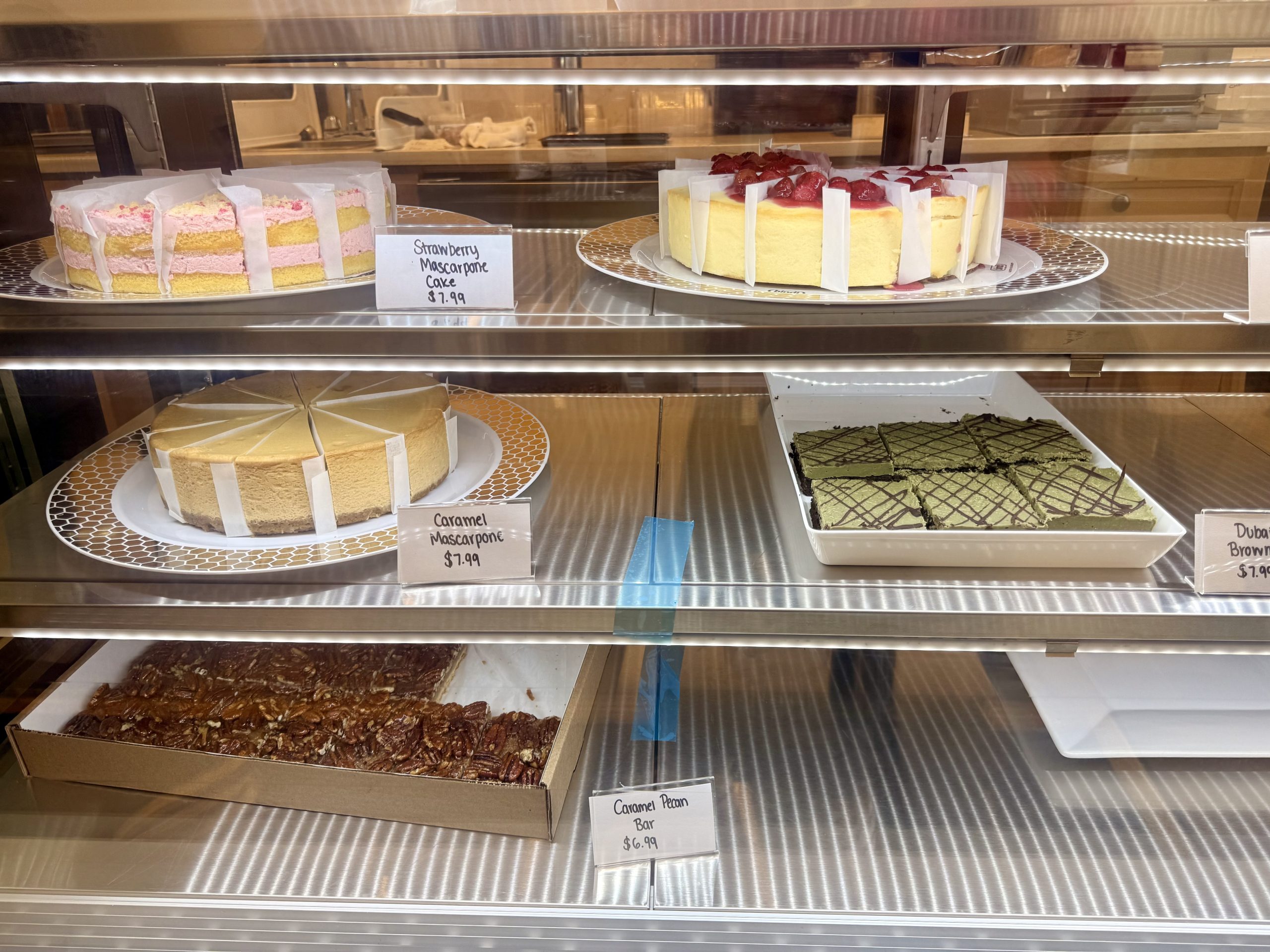 haraz-dessert-case-dubai-brownies-cakes