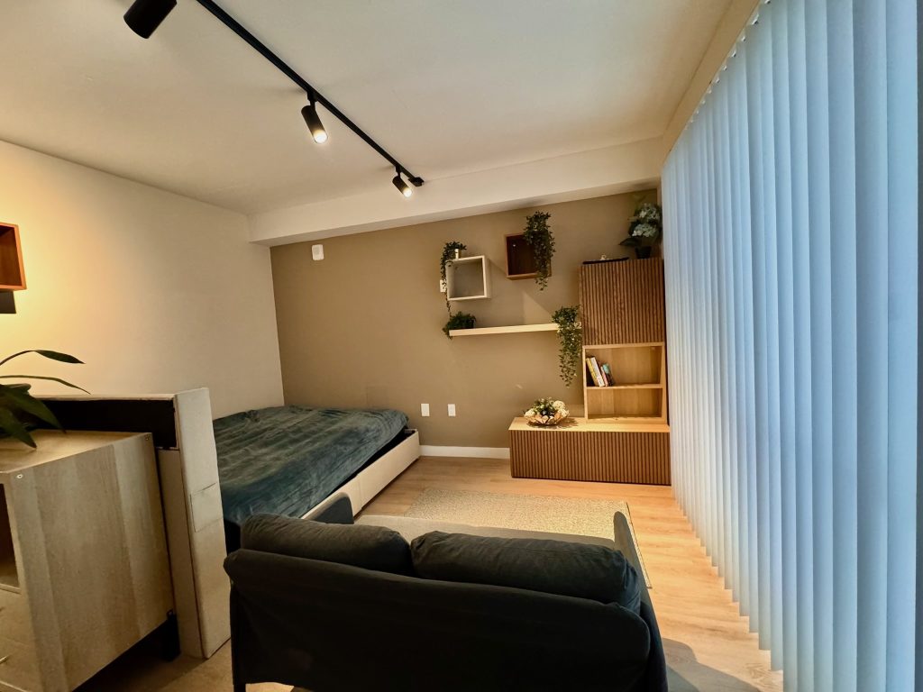 ranstead-cozy-studio-plant-shelving